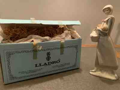 Vintage Retired Lladro # 4591 Girl with Cockerel (Aldeana con Gallo) porcelain