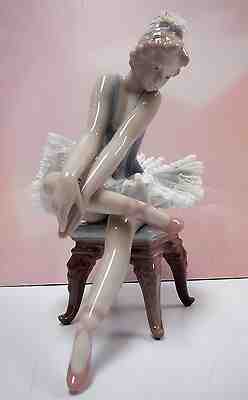 OPENING NIGHT FEMALE BALLERINA DANCER FIGURINE 2014 BY LLADRO #5498