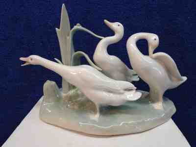 Lladro - 3 Geese in Group #4549, mint, 5 x 8