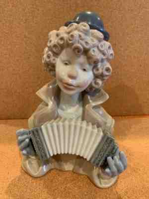 Lladro Fine Melody Clown #5585 7” Figure