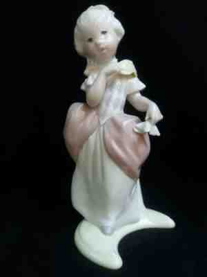 Lladro fig. GOLDEN MEMORIES. MINT COND.  Cat. 33105 