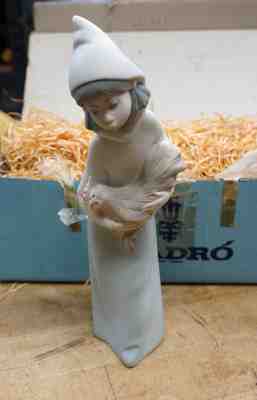 LLADRO PORCELAIN C20-J WOMEN WITH CHICKEN COLLECTIBLE FREE SHIPPING