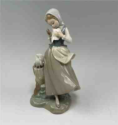 Retired Lladro Figurine, Girl With Pigeons - Doves #4915