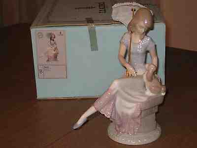 LLADRO FIRGURINE #7612 Picture Perfect - LCS. 5TH ANNIVERSARY 1985 1990