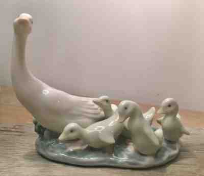 Lladro (SET OF 2) #1307 & #1265 Mother Duck w/4 Ducklings & Goose Taking Flight