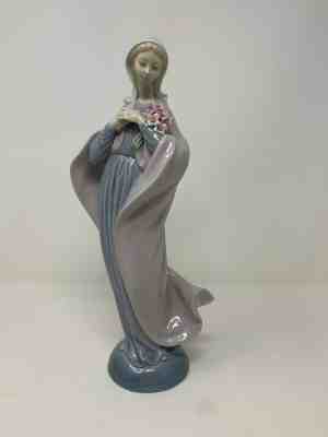 Lladro Daisa 1982 Madonna Woman Mary Dress Veil Flowers Porcelain Figurine 12
