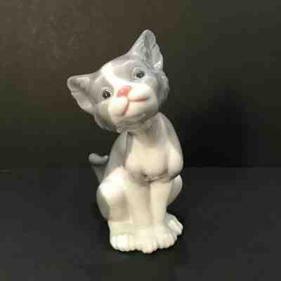 Lladro Cat Kitten Feed Me Retired 5.25