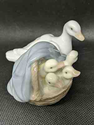 Lladro Goose with Baby Geese in Basket #4895 - great condition