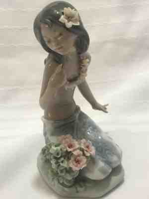 Lladro Aroma Hawaiian Hula Girl Statue Figure