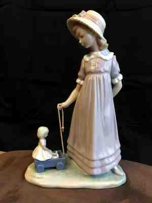 LLADRO SPAIN PORCELAIN GIRL PULLING DOLLS CARRIAGE #5044 GIRL WITH TOY WAGON