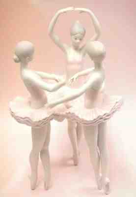 OUR BALLET POSE DANCER, FEMALE BALLERINAS 2017 LLADRO PORCELAIN 9286