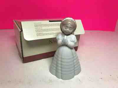 Nao Lladro 1553 My First Communion Figure Praying Girl Mint with Original Box