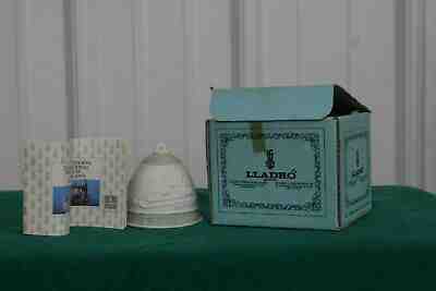 Beautiful Vintage Lladro 1988 Christmas Bell Ornament Figurine Santa #5.525 BOX 