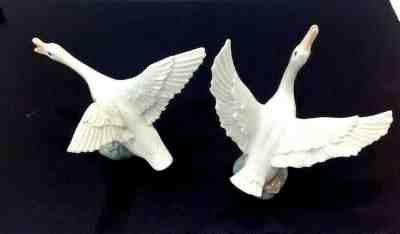 LLADRO PORCELAIN - SPAIN-SET OF 2 HAND PAINTED GEESE FIGURINES. Delicate Style