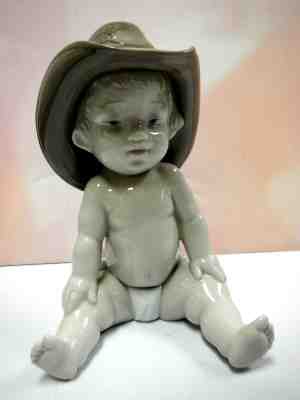 BOY WITH COWBOY HAT - BABY BOY SITTING WEARING DIAPER  BY LLADRO PORCELAIN #9127