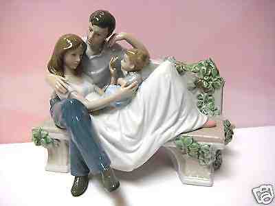 PRICELESS MOMENT MOTHER FATHER AND CHILD BY LLADRO  #8056