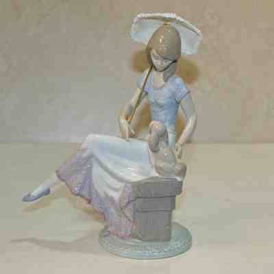 Lladro Figurine 7612 MIB Picture Perfect