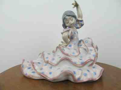 Retired Lladro SPANISH DANCER 5390 Flamenco Girl in Polka Dot Dress