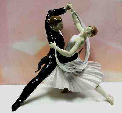 ELEGANT FOXTROT - WOMAN AND MALE DANCING FIGURINE BY LLADRO #8638