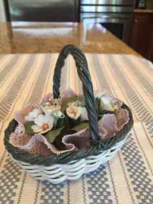 Lladro 1553 Small White Flower Basket - Perfect Condition - RARE