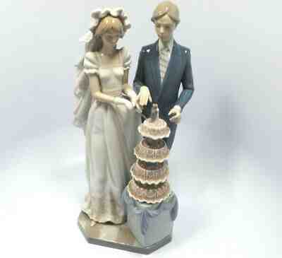 Lladro Figurine #5587 Wedding Cake, Bride and Groom, with box, 13