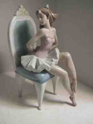 Lladro 5865 Sitting Ballerina - NEW Condition Retired - L@@K!!