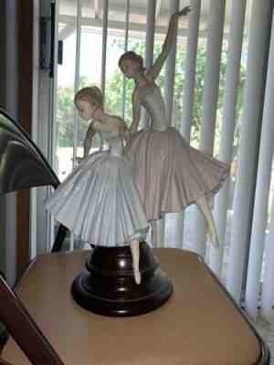 Lladro 2 Posing Ballerinas on a Pedestal Daisa 1978 20.5” H X 12”W X 8”D Antique