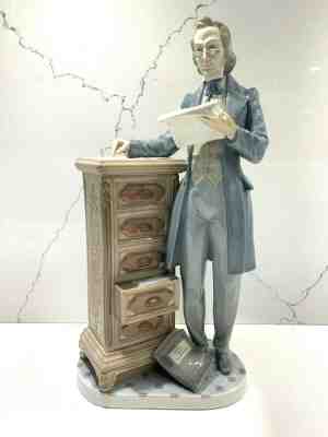 Lladro Daisa Hand Made in Spain Figurine Lawyer Attorney #5213