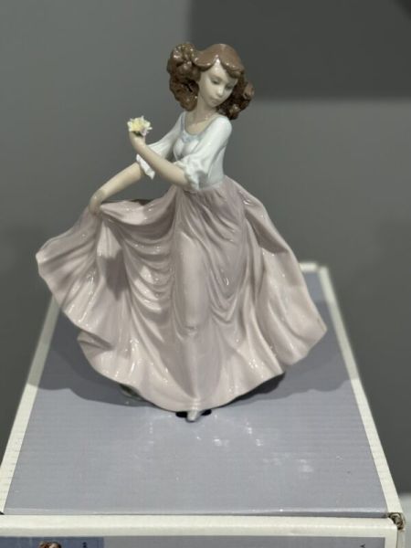 ? Lladro 6543 “Summer Breeze” Porcelain Figure; Retired; MINT In Original Box