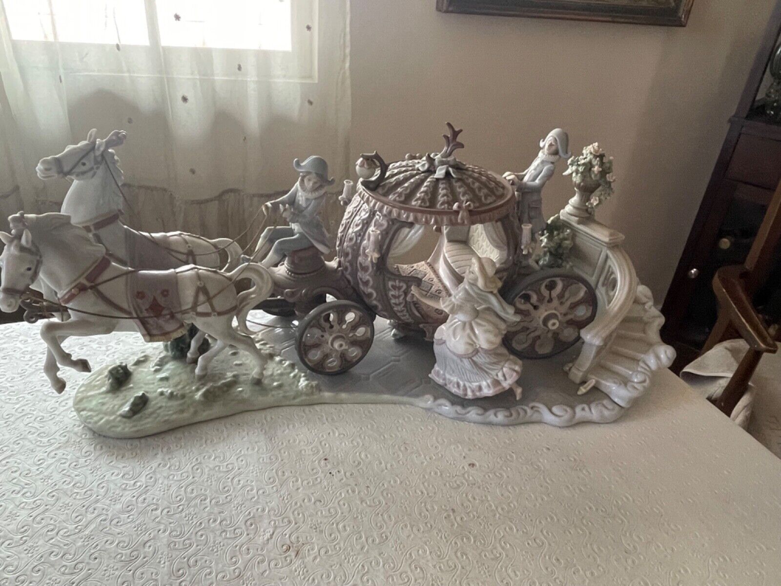 LLADRO AT STROKE TO TWELVE CINDERELLA