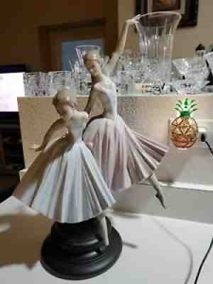 Lladro 2 Posing Ballerinas on a Pedestal Daisa 1978 Antique Perfect condition