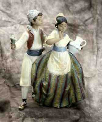 Lladro 2239 Valencian Courtship