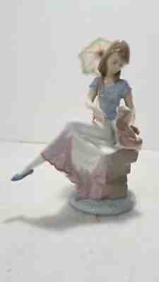 Lladro 7612 Picture Perfect Lady Sitting With A Dog