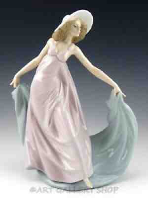 大幅値引き❣️lladro♡sweet and shy 6754 Amazon.com: Lladro Figurine, 5171 Madonna with Flowers : Home