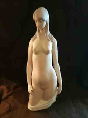 1978 Lladro Daisa Glazed Porcelain Figurine Nude Lady