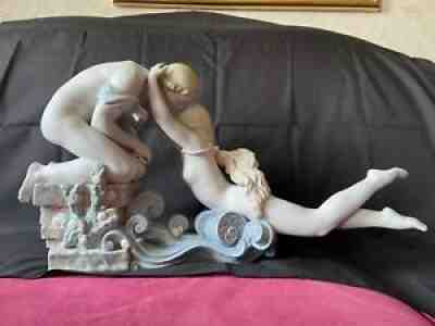 Lladro  ??Irresistible Attractionâ? Sculpture