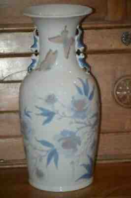 Lladro 01004845 Peking Vase with Butterfly Retired Glazed - 18 3/4