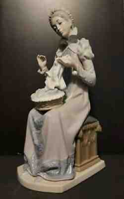 Very Rare Collectible Lladro Figurine Woman Sewing a Trousseau #5126 Retired