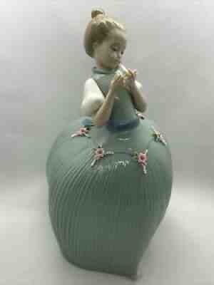 Rare1981 LLadro Large Woman in Puffy Dress Spring Collection Daisa Figurine MINT