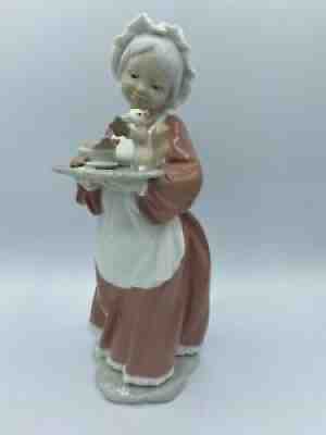 2002 Lladro Porcelain Figurine Mrs Santa Clause 6893 Santaâ??s Workshop