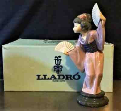 Lladro 4991 Spain Porcelain Geisha with Fan Figurine Madame Butterfly