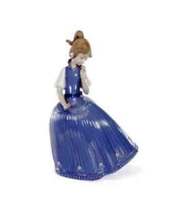 Lladro Porcelain 5121 Girl in Blue Dress w/ Flower
