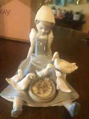 LLADRO Porcelain Figurine Girl Feeding Ducks Geese, 