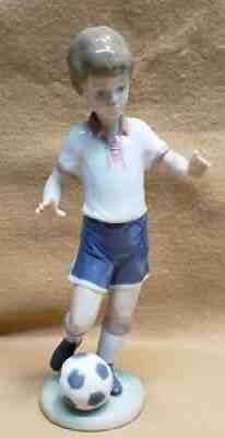 LLADRO FIGURINE COLLECTIBLE 6198 SOCCER PRACTICE EUC