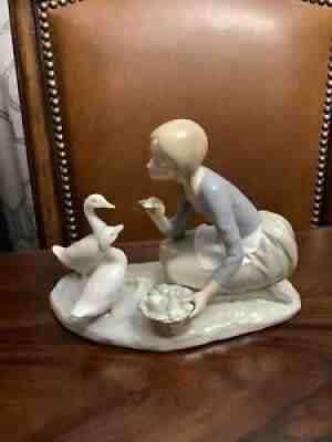 LLADRO GIRL FEEDING 2 GEESE MADE IN SPAIN Beautiful And Excellent!