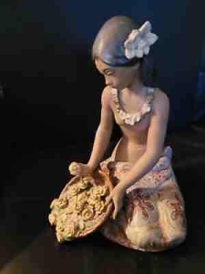 Lladro Gres Porcelain Hawaiian Flower Vendor 2154 Island Polynesian Girl Flowers