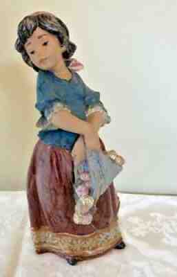 LLADRO #13507 GIRL CARRYING FLOWERS GRES FINISH RETIRED RARE MADE IN SPAIN