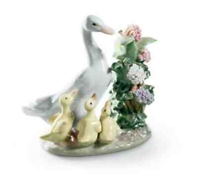 Exquisite Lladro 1439 HOW DO YOU DO Mint Condition in Original Box! DARLING!
