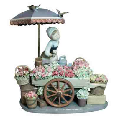 LLADRO FLOWERS OF THE SEASON Girl With Flower Cart Figurine Sculpture #1454 MINT