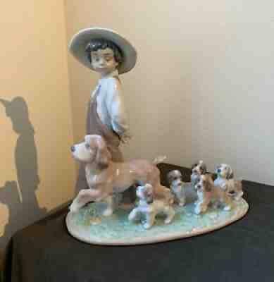 Lladro Figurine Boy Walking Dogs #6828 Privilege Collection